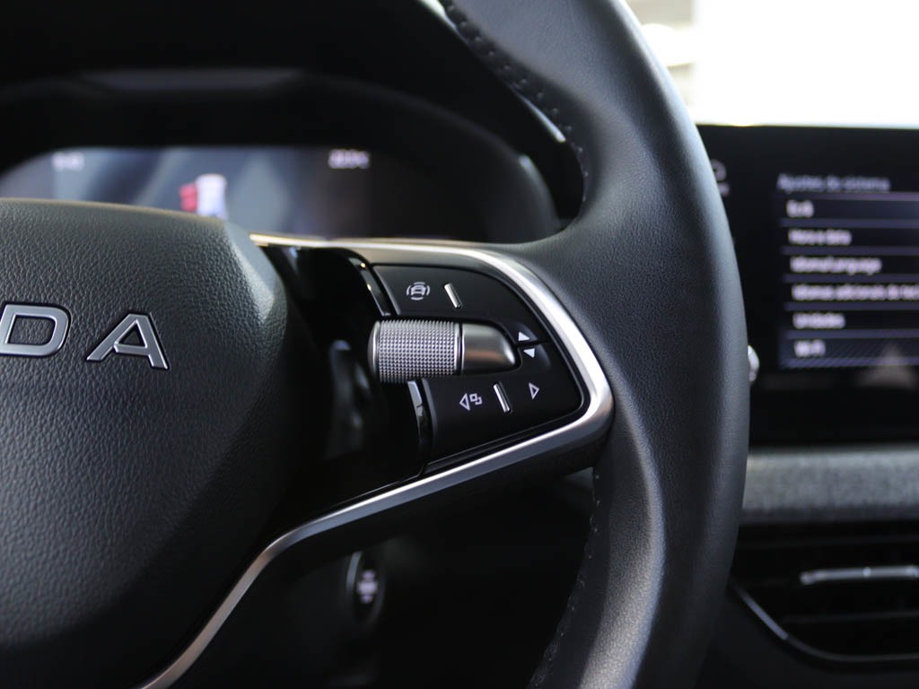 skoda-scala-2025-gasolina-999cc