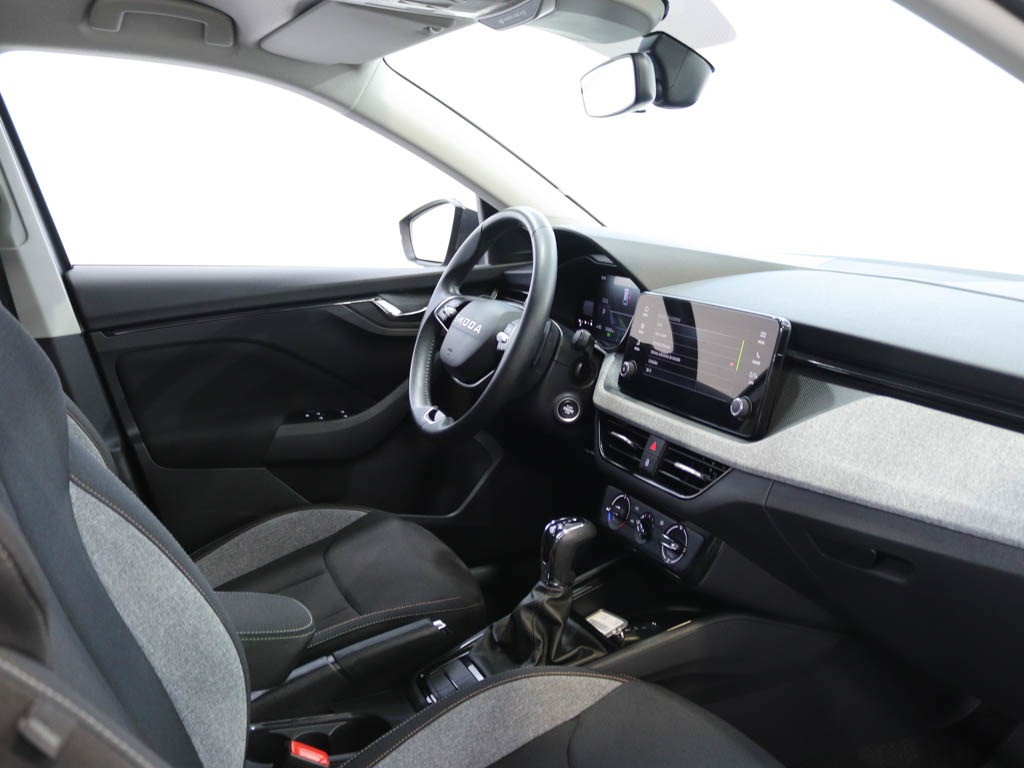skoda-scala-2025-gasolina-999cc