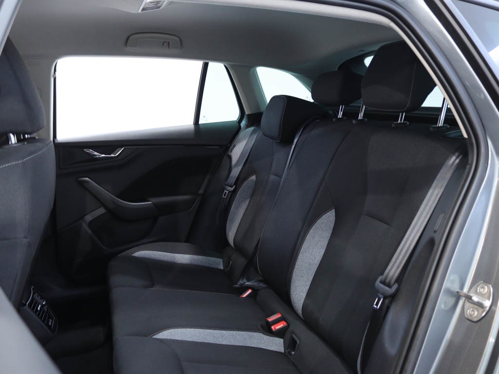 skoda-scala-2025-gasolina-999cc