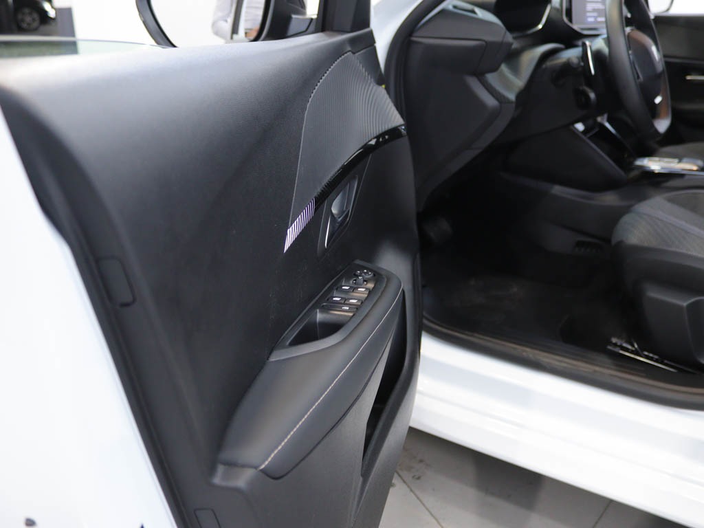 peugeot-208-2025-gasolina-1199cc