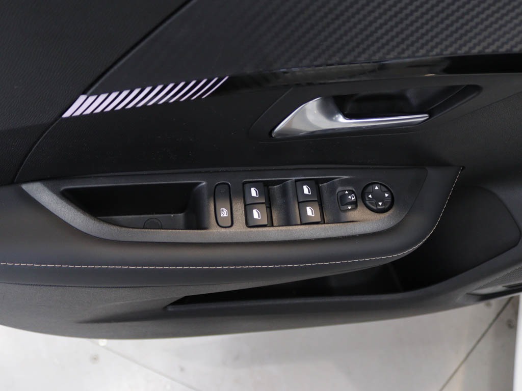 peugeot-208-2025-gasolina-1199cc