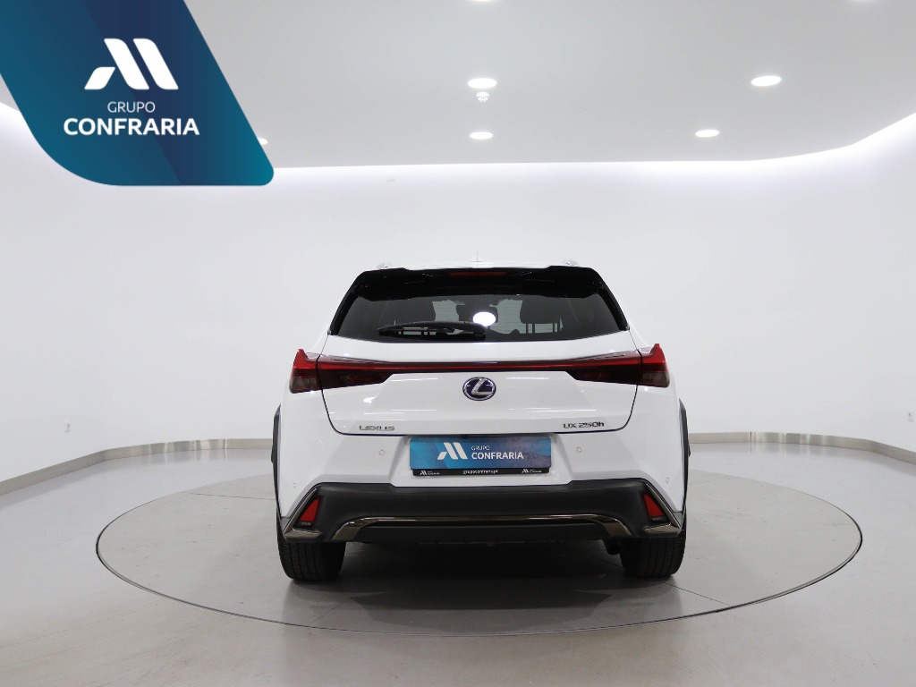 lexus-ux-2021-hibrido-a-gasolina-1987cc