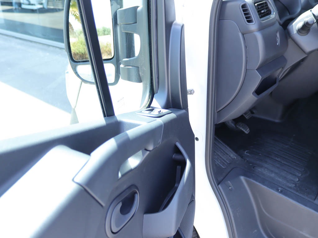 renault-master-2024-diesel-2299cc