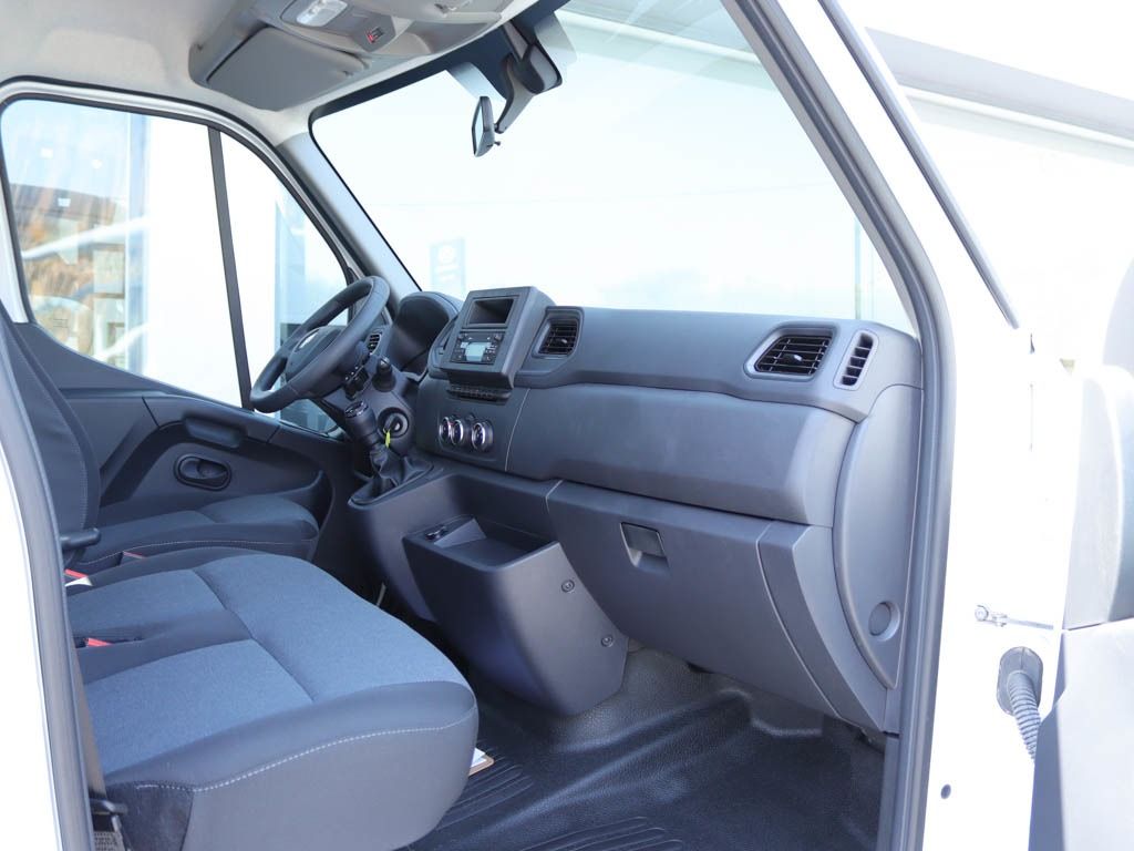 renault-master-2024-diesel-2299cc