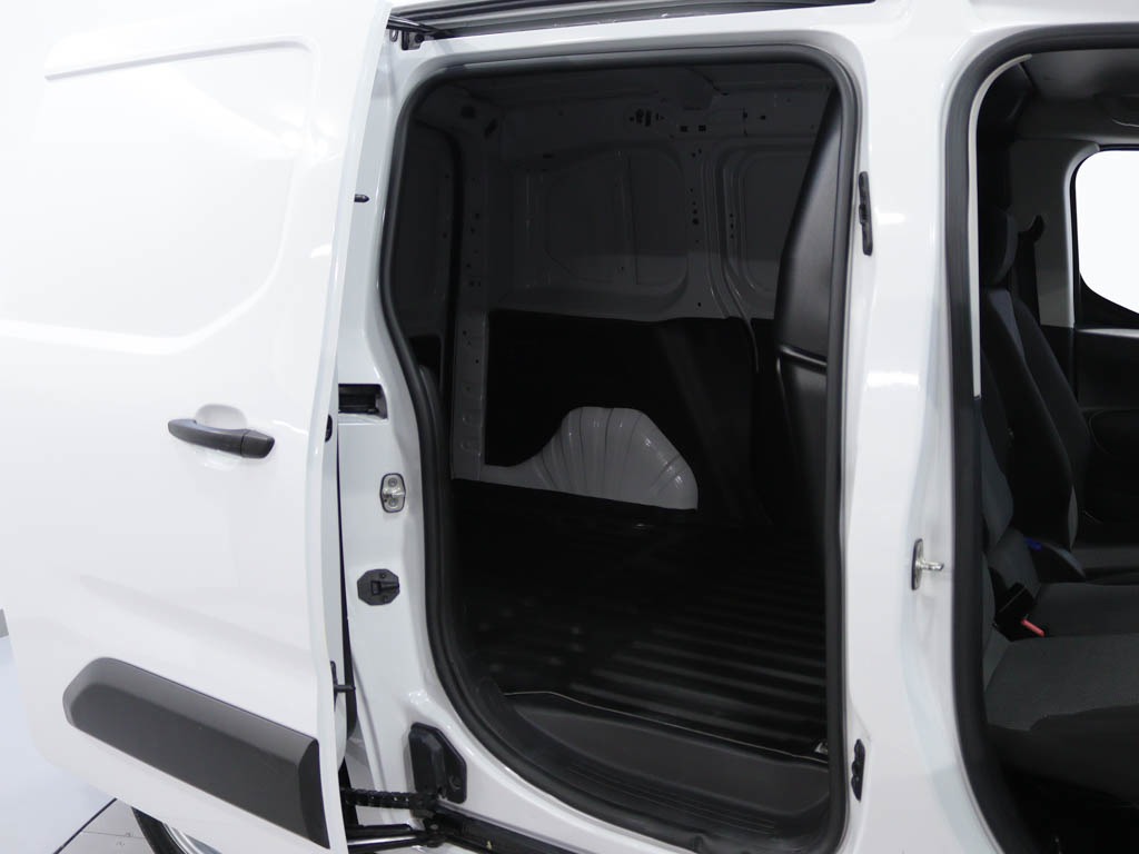peugeot-partner-2023-diesel-1499cc