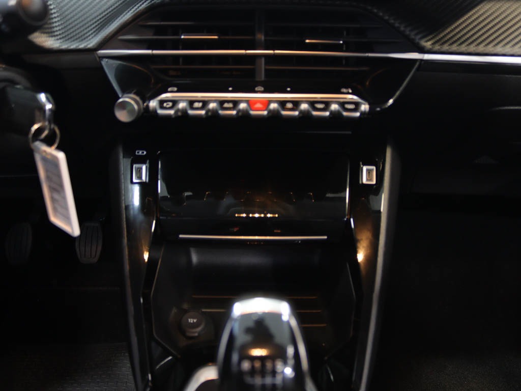 peugeot-208-2025-gasolina-1199cc
