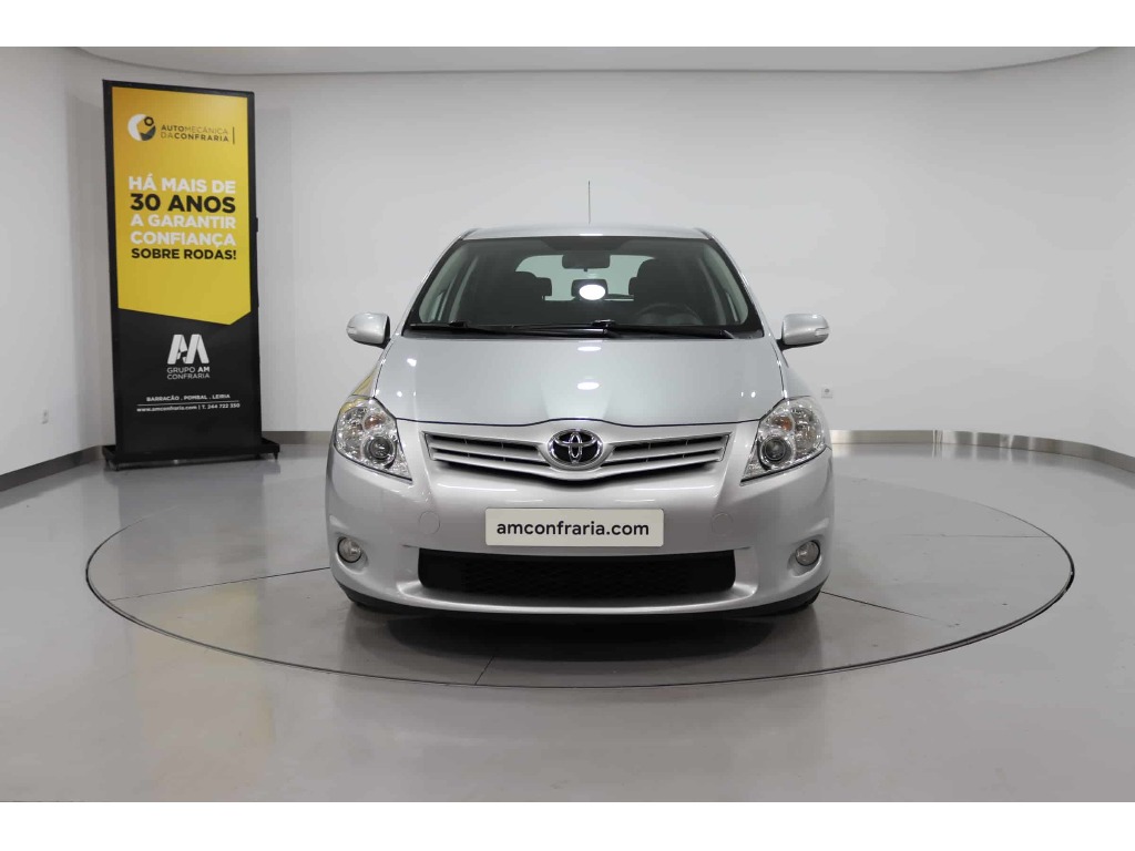 toyota-auris-2010-diesel-1364cc