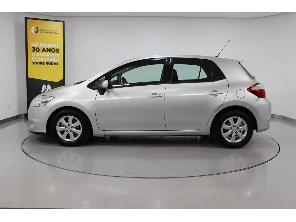 toyota-auris-2010-diesel-1364cc