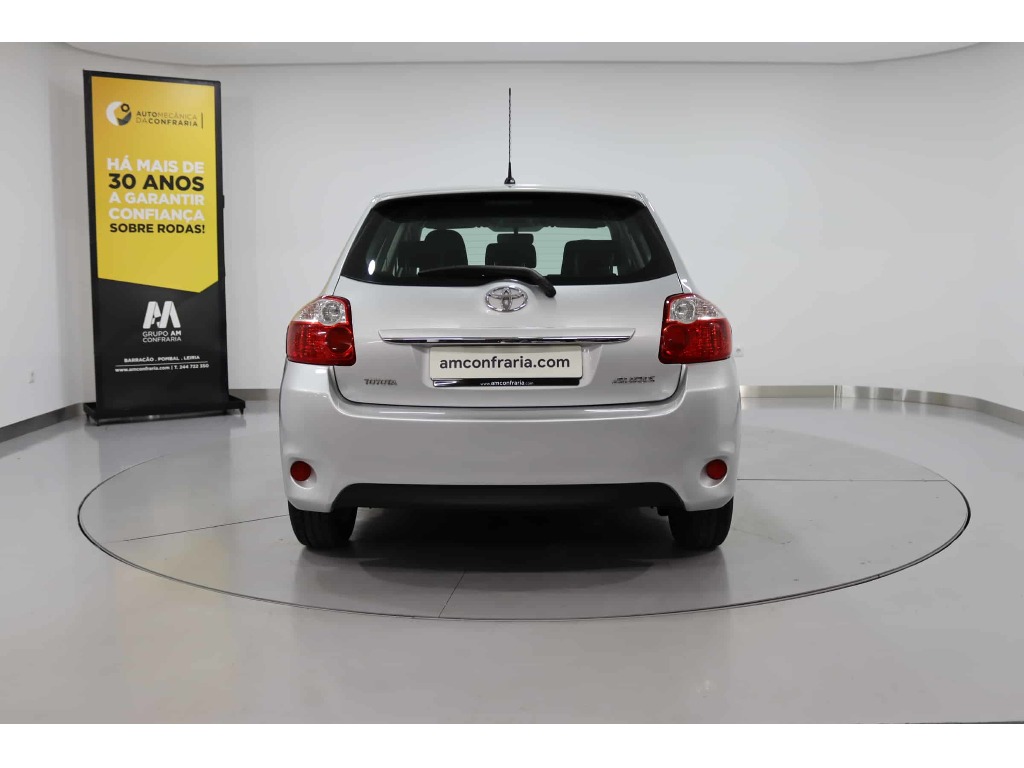 toyota-auris-2010-diesel-1364cc