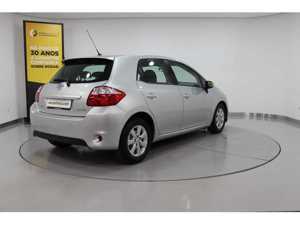 toyota-auris-2010-diesel-1364cc