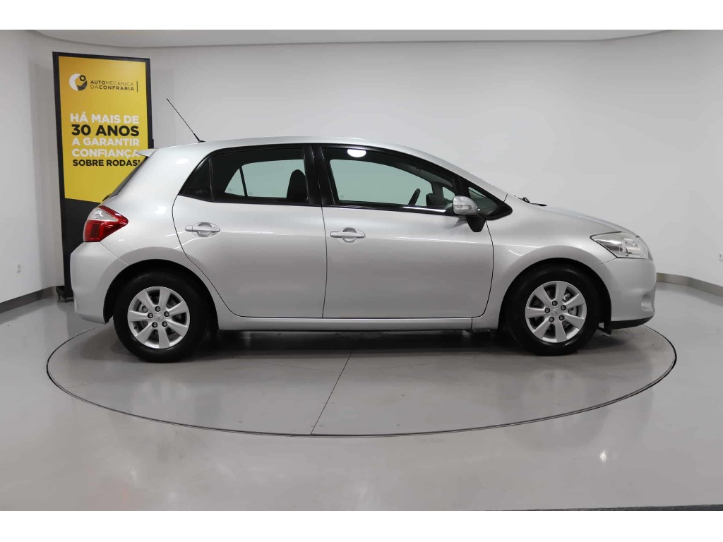 toyota-auris-2010-diesel-1364cc