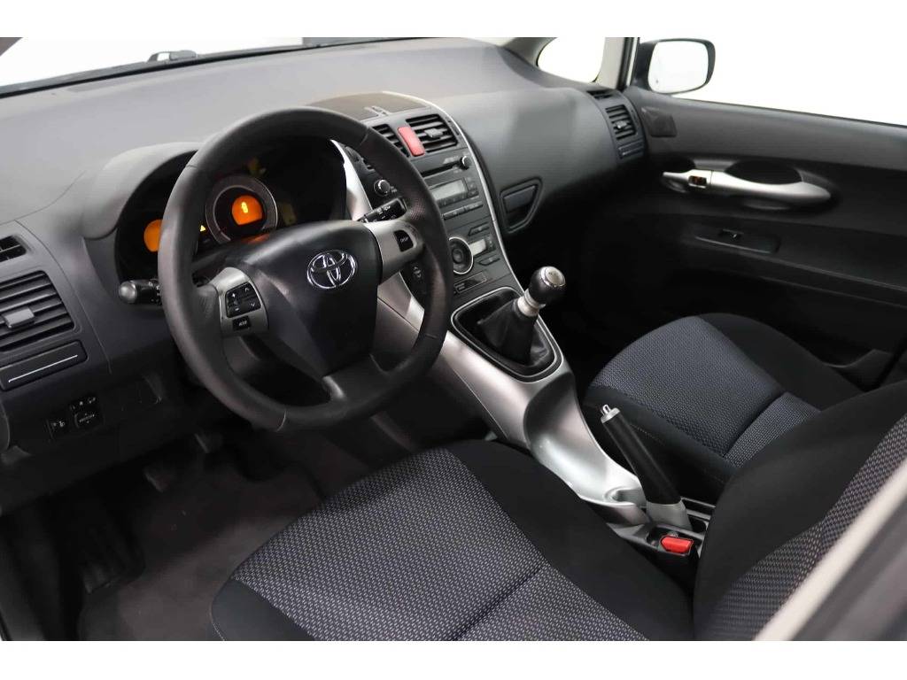 toyota-auris-2010-diesel-1364cc