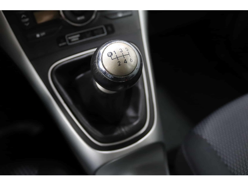 toyota-auris-2010-diesel-1364cc