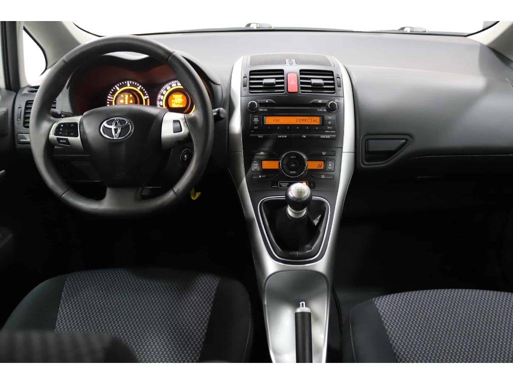toyota-auris-2010-diesel-1364cc