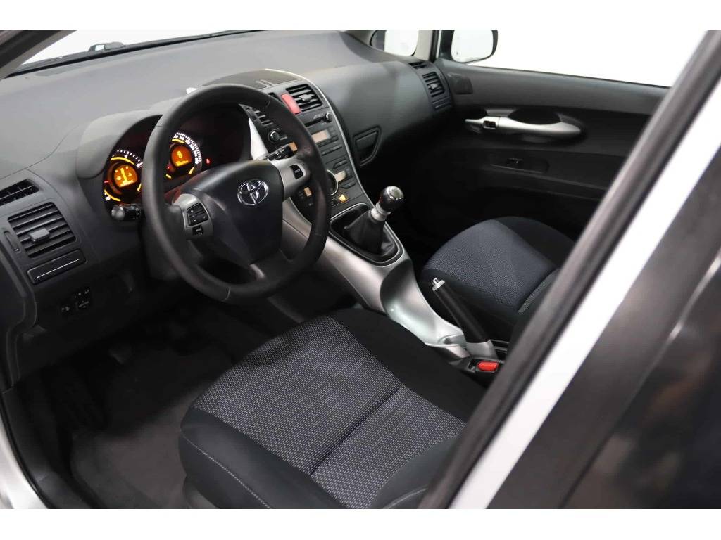 toyota-auris-2010-diesel-1364cc