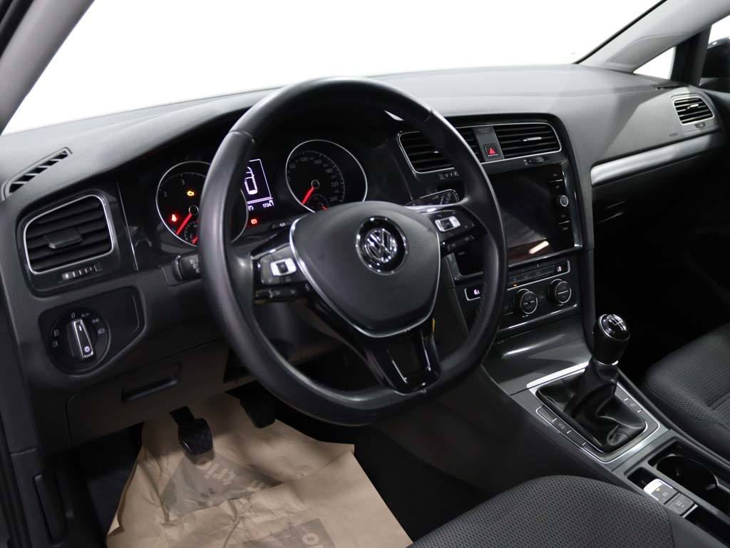 volkswagen-golf-variant-2018-diesel-1598cc