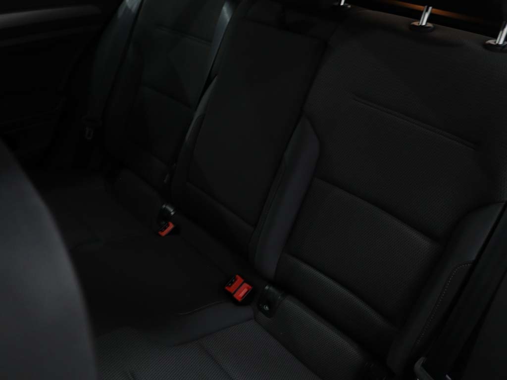 volkswagen-golf-variant-2018-diesel-1598cc