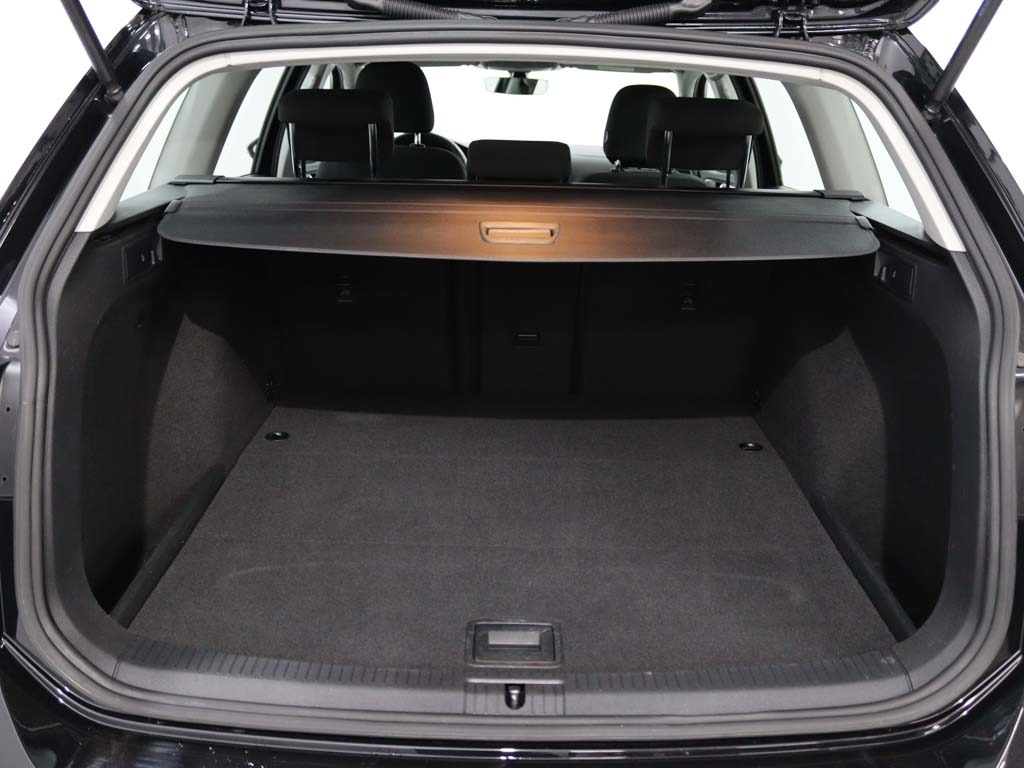 volkswagen-golf-variant-2018-diesel-1598cc