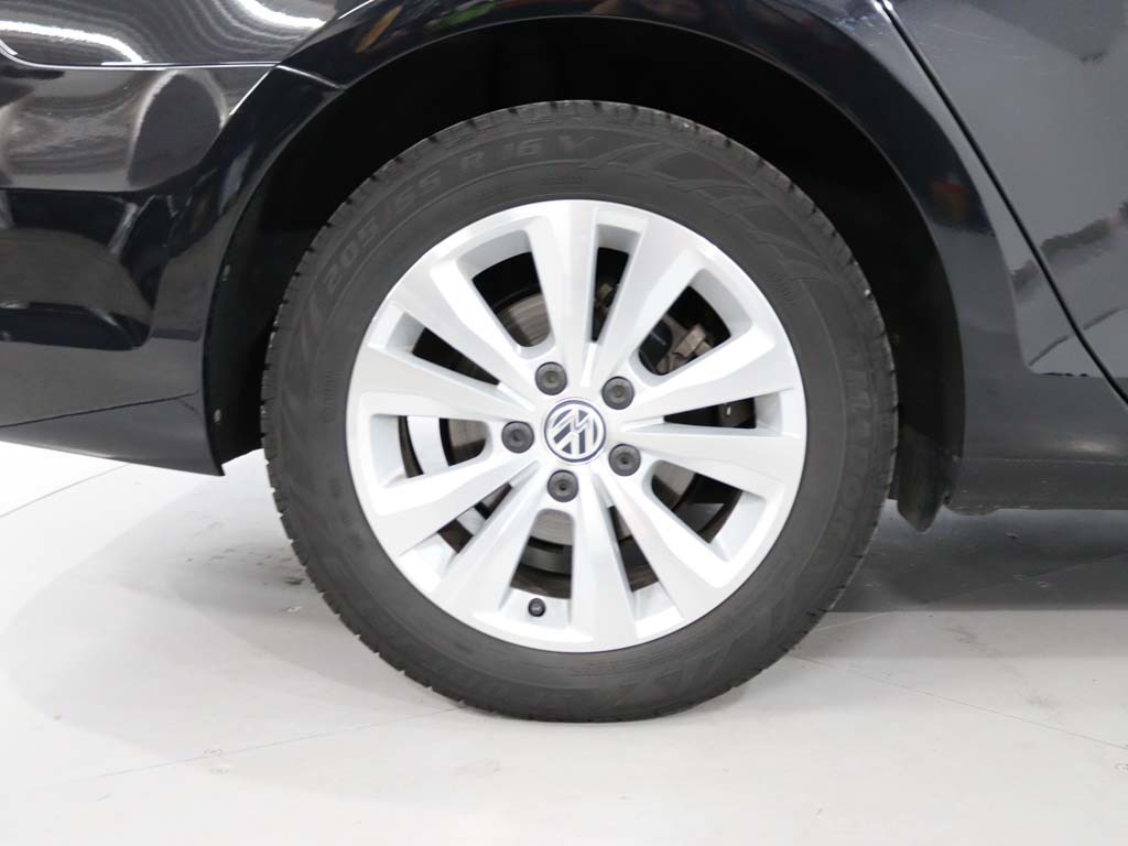 volkswagen-golf-variant-2018-diesel-1598cc