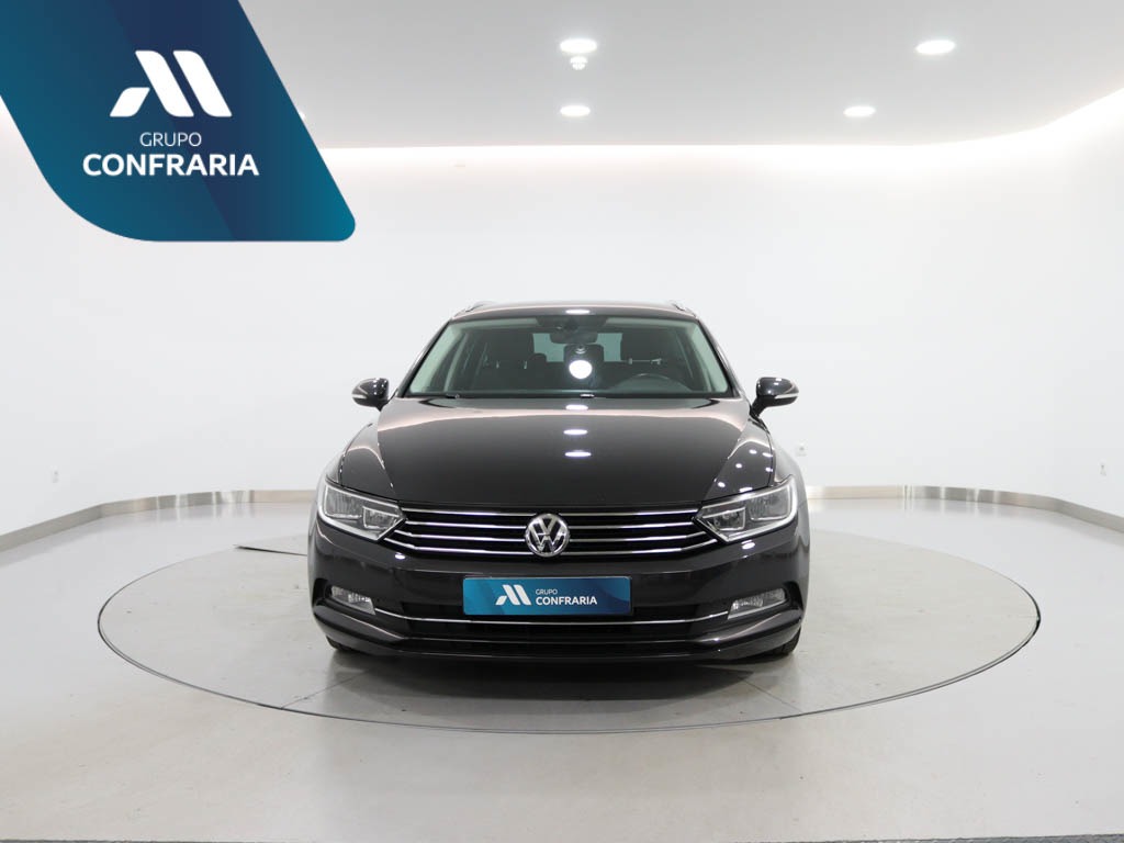 volkswagen-passat-variant-2018-diesel-1598cc
