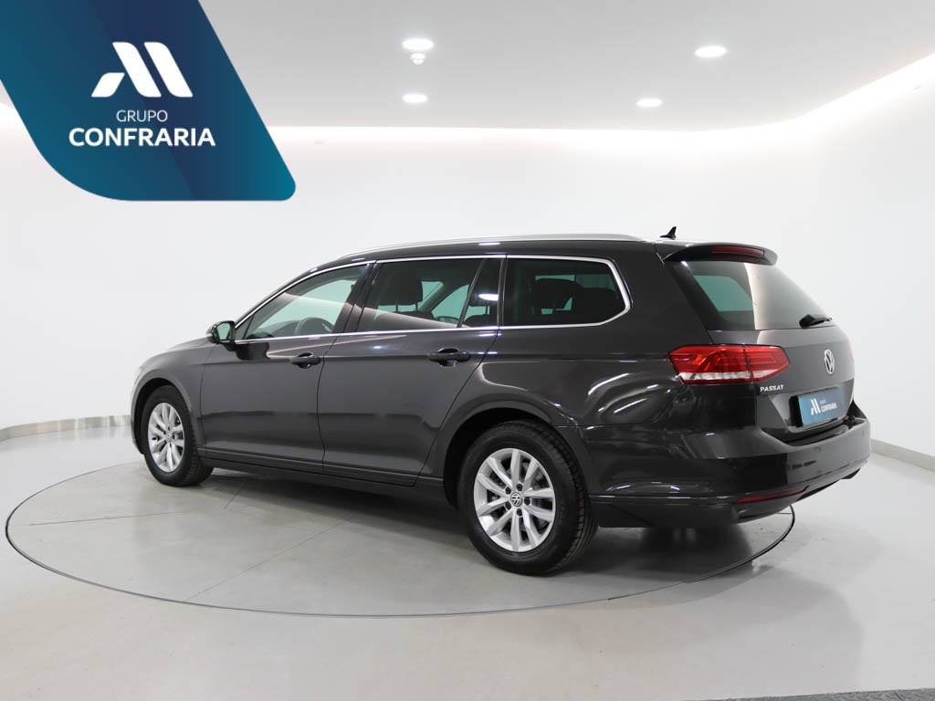 volkswagen-passat-variant-2018-diesel-1598cc
