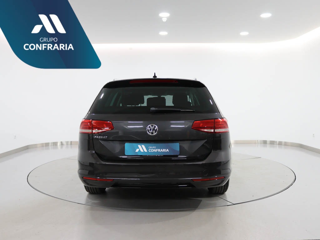 volkswagen-passat-variant-2018-diesel-1598cc