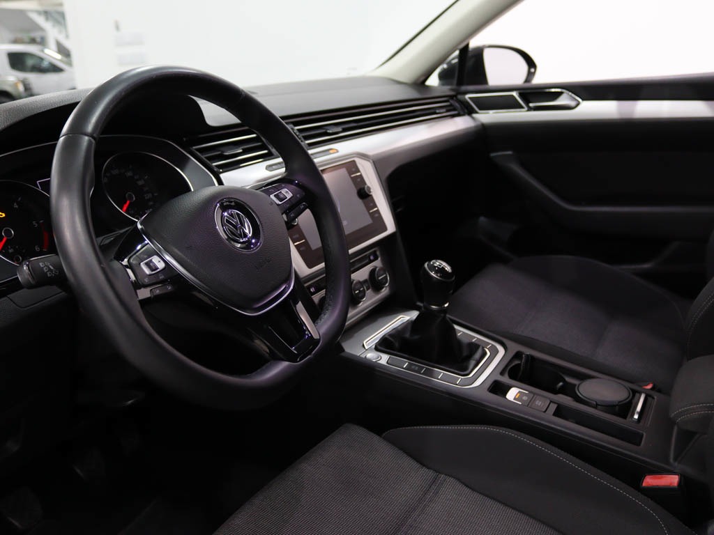 volkswagen-passat-variant-2018-diesel-1598cc