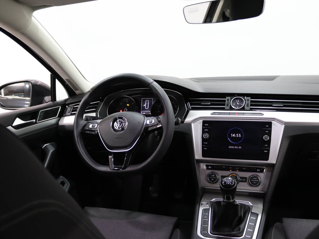volkswagen-passat-variant-2018-diesel-1598cc