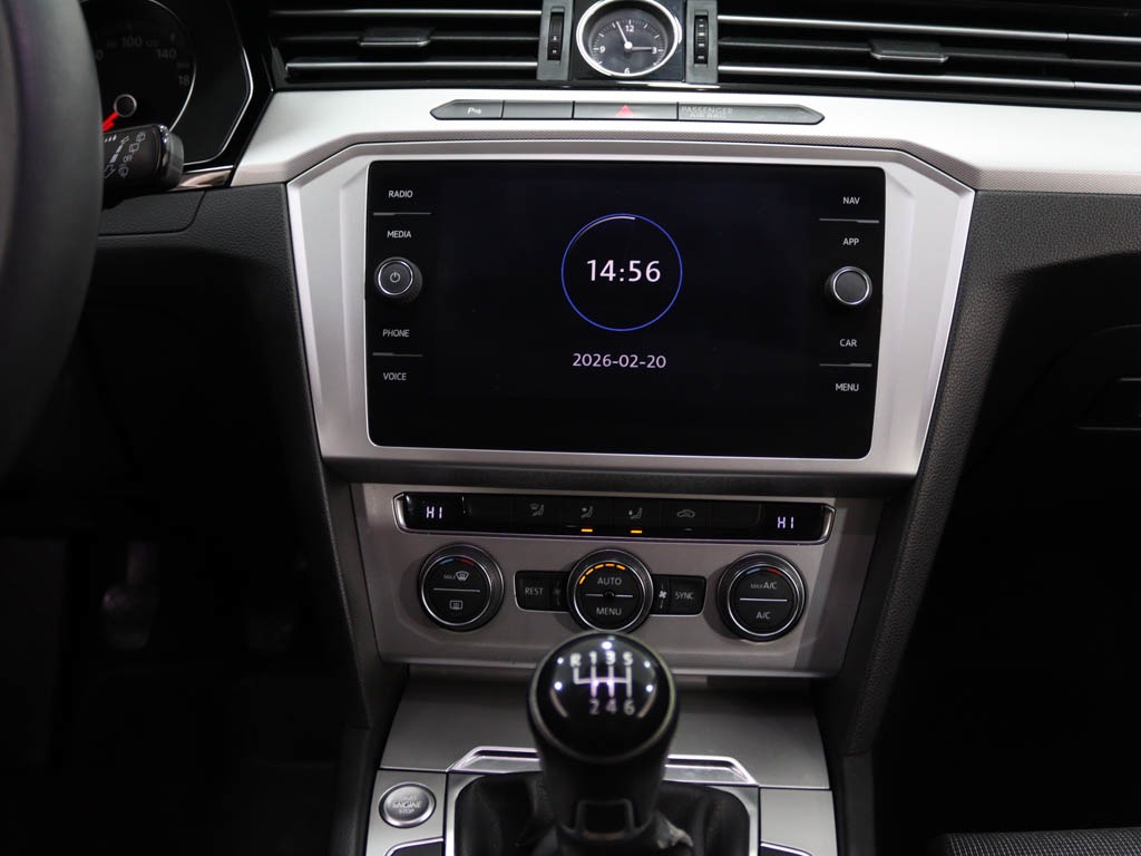 volkswagen-passat-variant-2018-diesel-1598cc