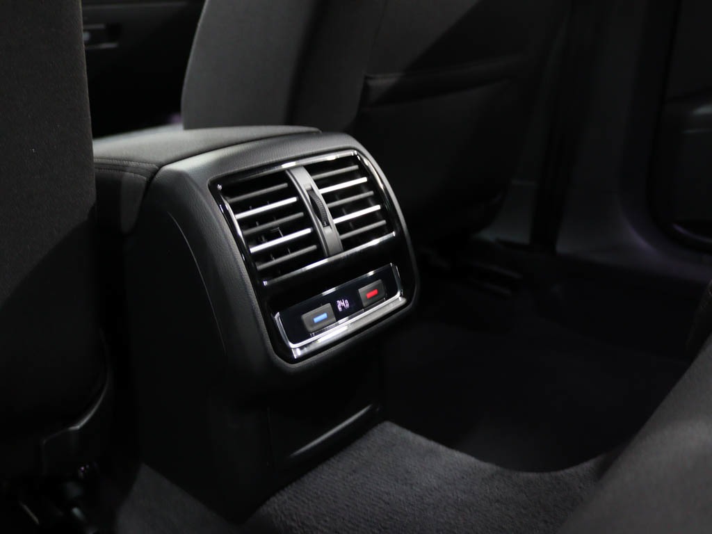 volkswagen-passat-variant-2018-diesel-1598cc