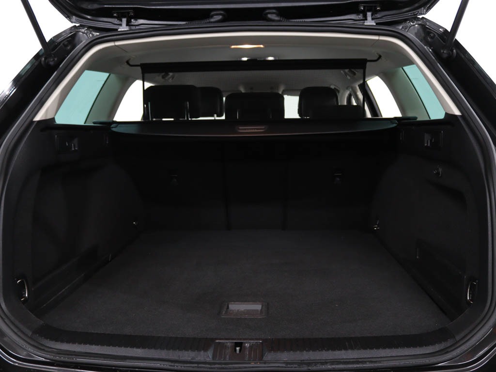 volkswagen-passat-variant-2018-diesel-1598cc