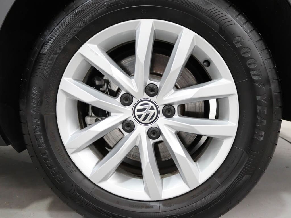 volkswagen-passat-variant-2018-diesel-1598cc