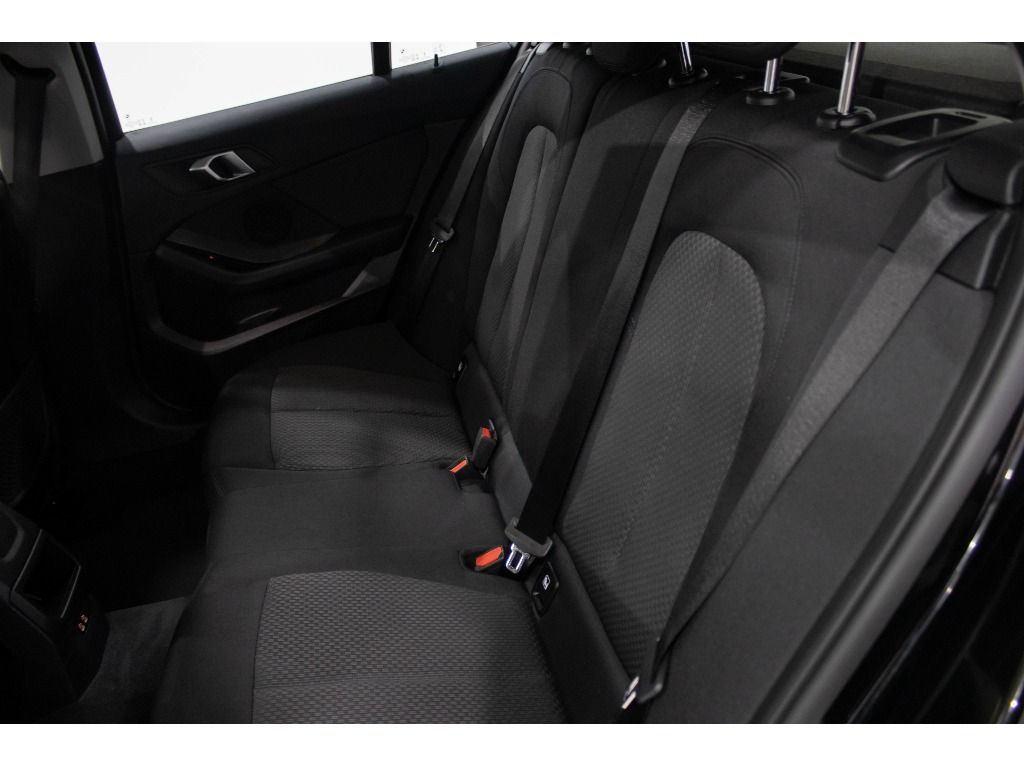 bmw-serie-1-2023-diesel-1499cc