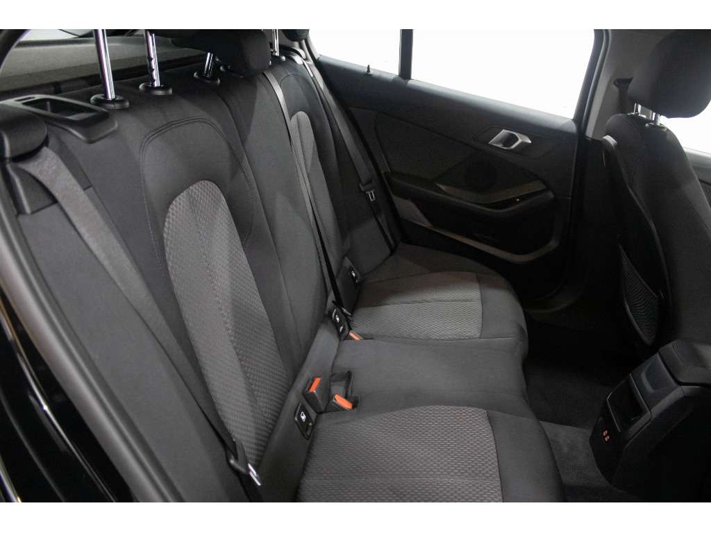 bmw-serie-1-2023-diesel-1499cc