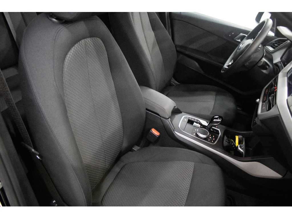 bmw-serie-1-2023-diesel-1499cc