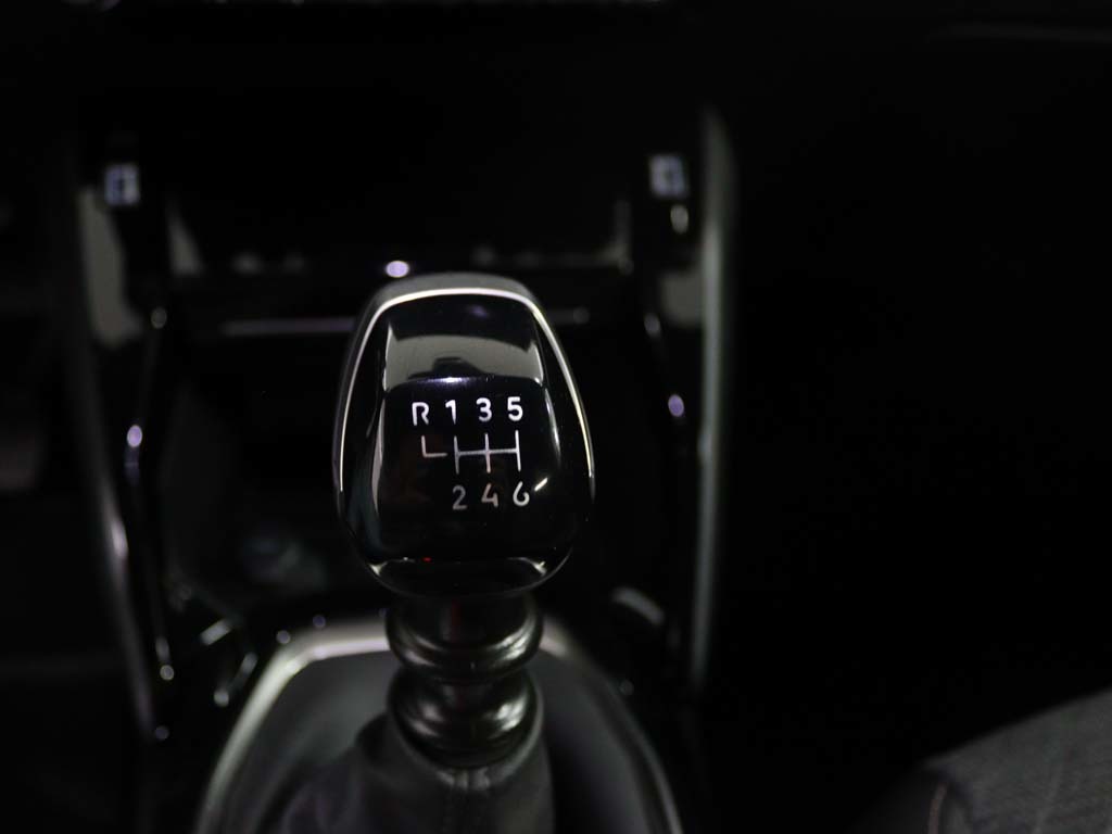 peugeot-2008-2024-gasolina-1199cc