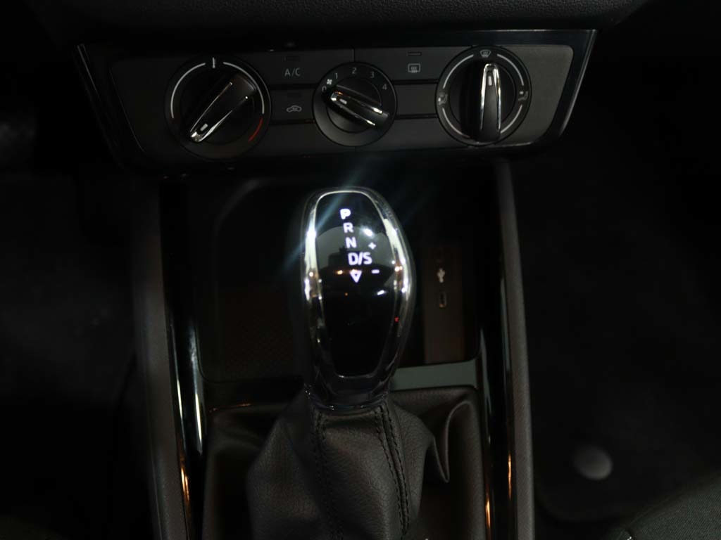 skoda-kamiq-2024-gasolina-999cc