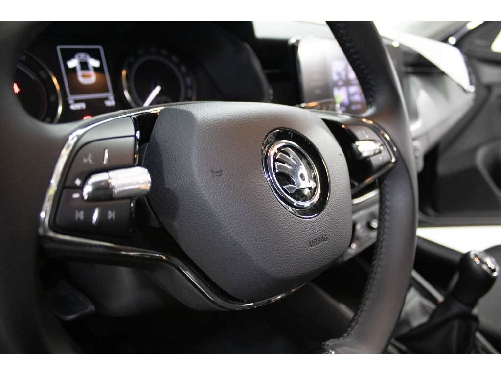 skoda-scala-2023-gasolina-999cc