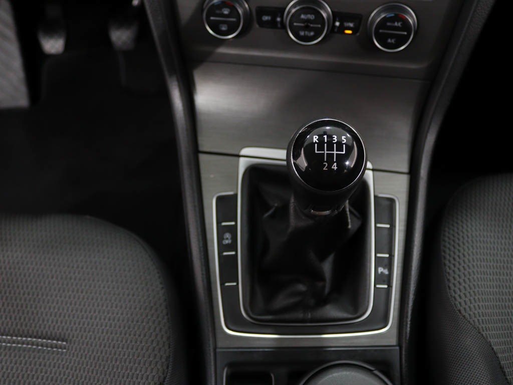 volkswagen-golf-variant-2013-diesel-1598cc