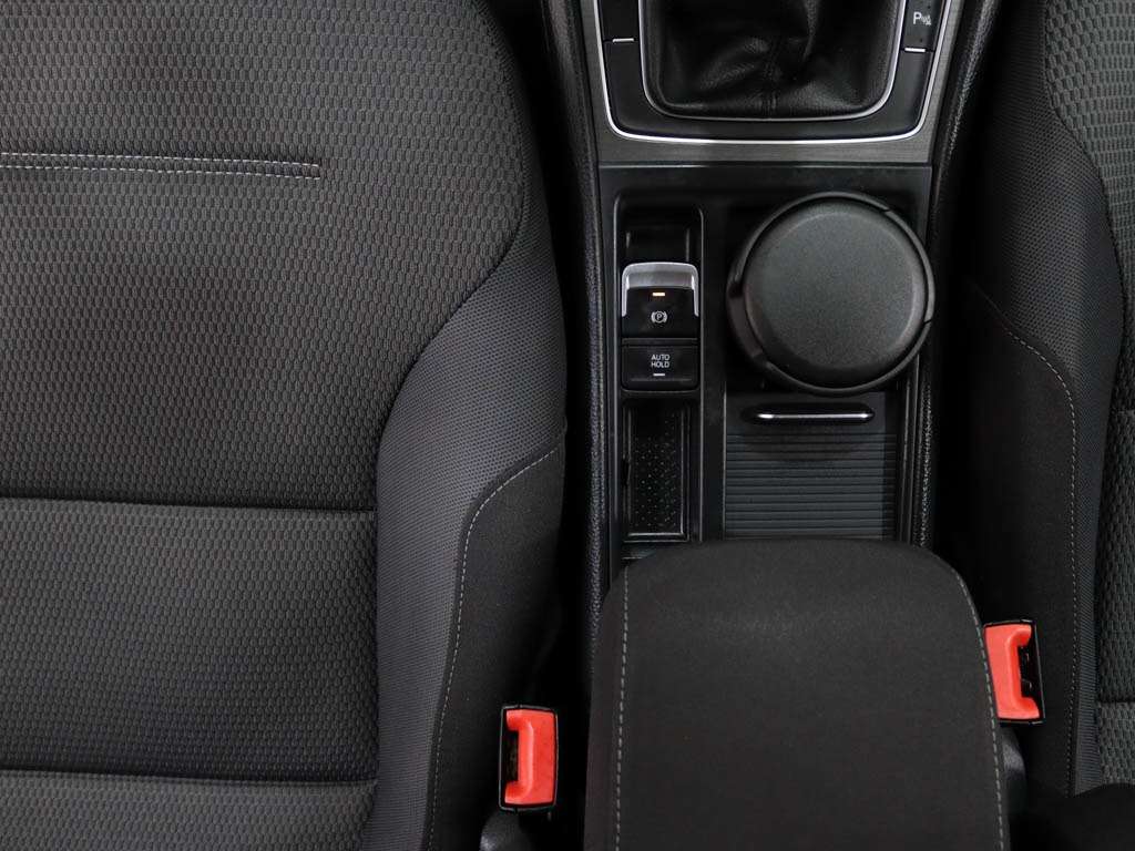 volkswagen-golf-variant-2013-diesel-1598cc