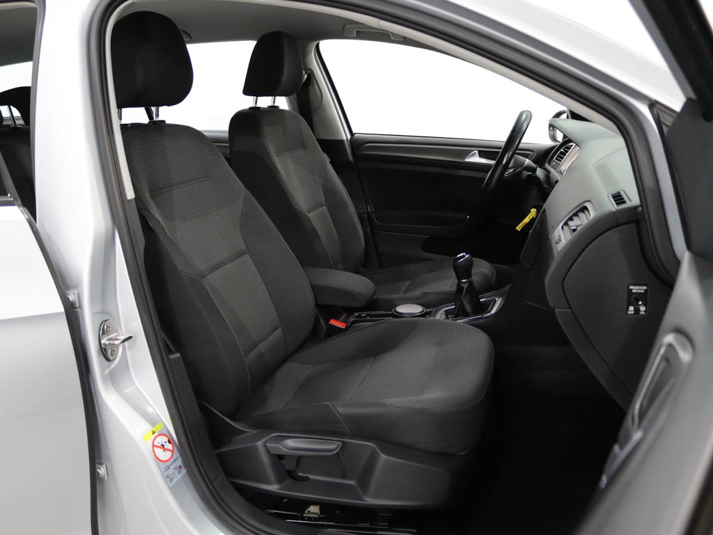 volkswagen-golf-variant-2013-diesel-1598cc