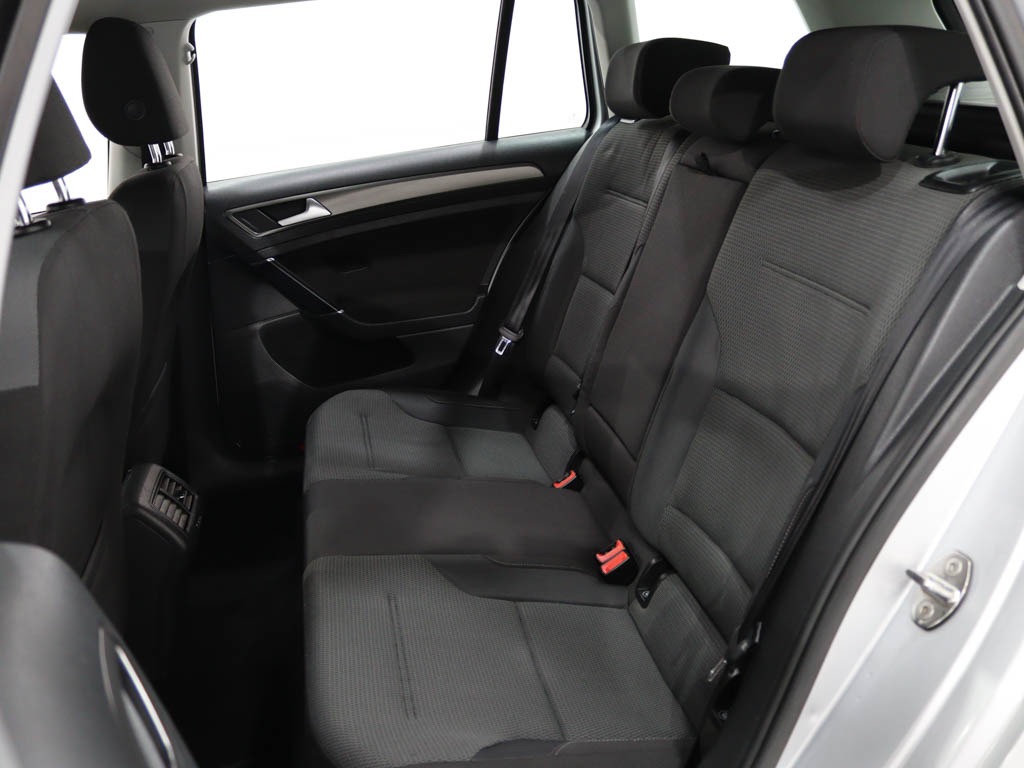 volkswagen-golf-variant-2013-diesel-1598cc