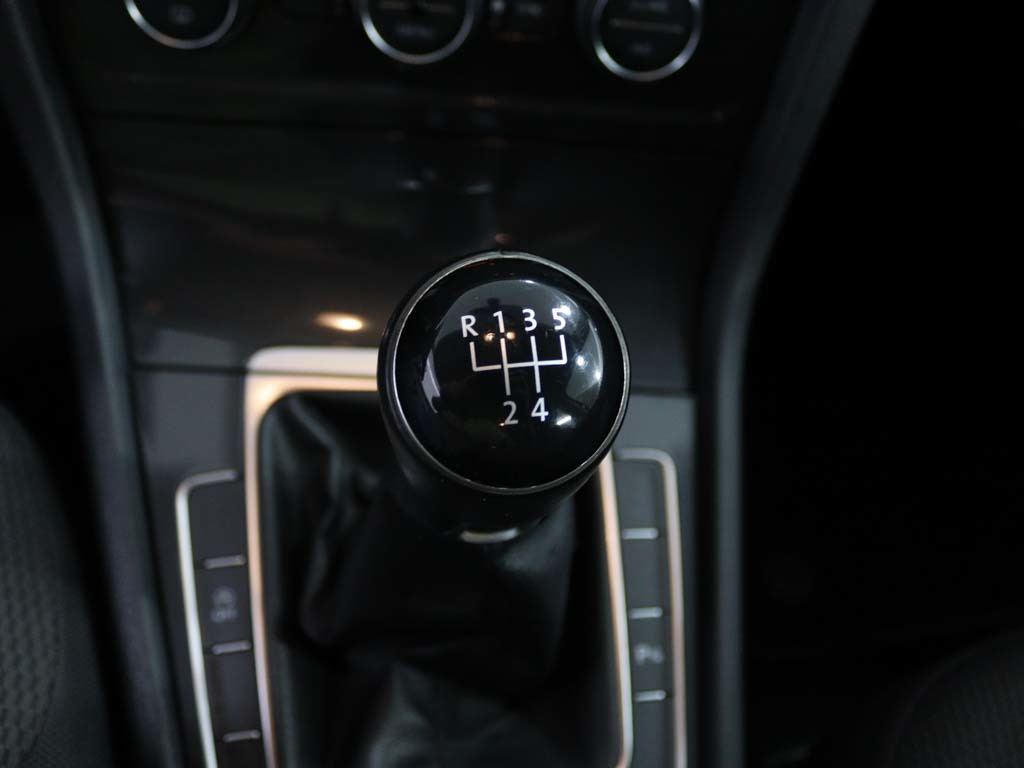 volkswagen-golf-variant-2018-diesel-1598cc