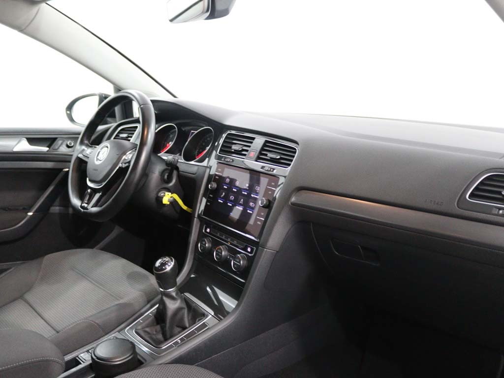 volkswagen-golf-variant-2018-diesel-1598cc