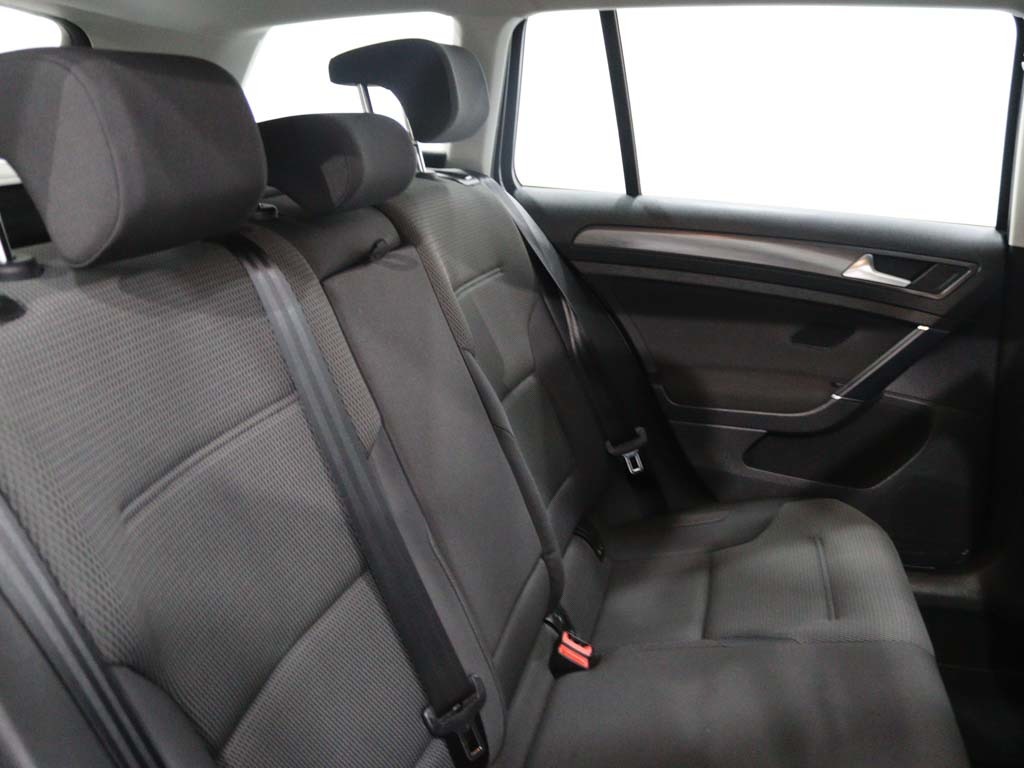 volkswagen-golf-variant-2018-diesel-1598cc