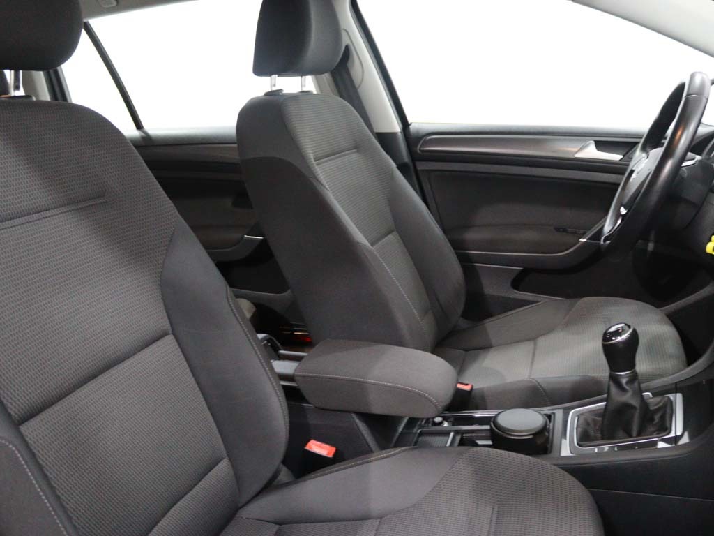 volkswagen-golf-variant-2018-diesel-1598cc