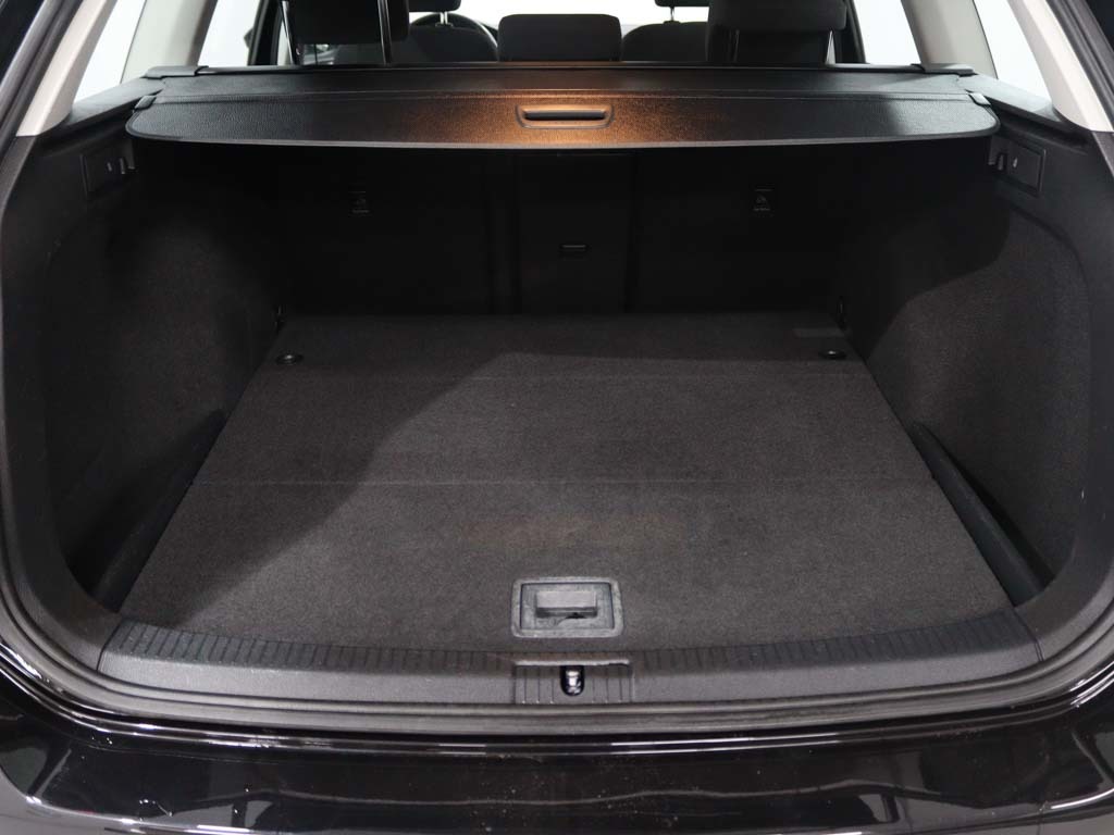 volkswagen-golf-variant-2018-diesel-1598cc