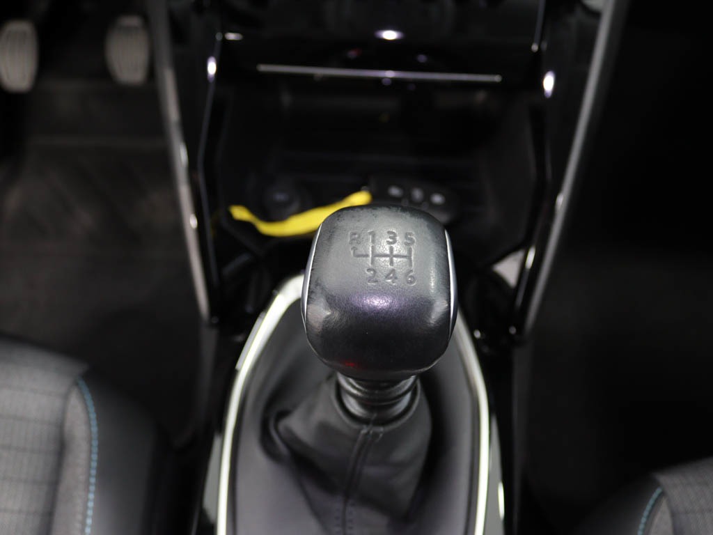 peugeot-2008-2021-diesel-1499cc