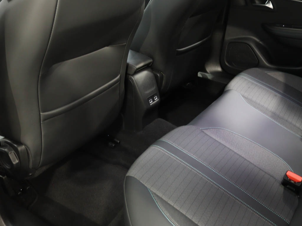 peugeot-2008-2021-diesel-1499cc