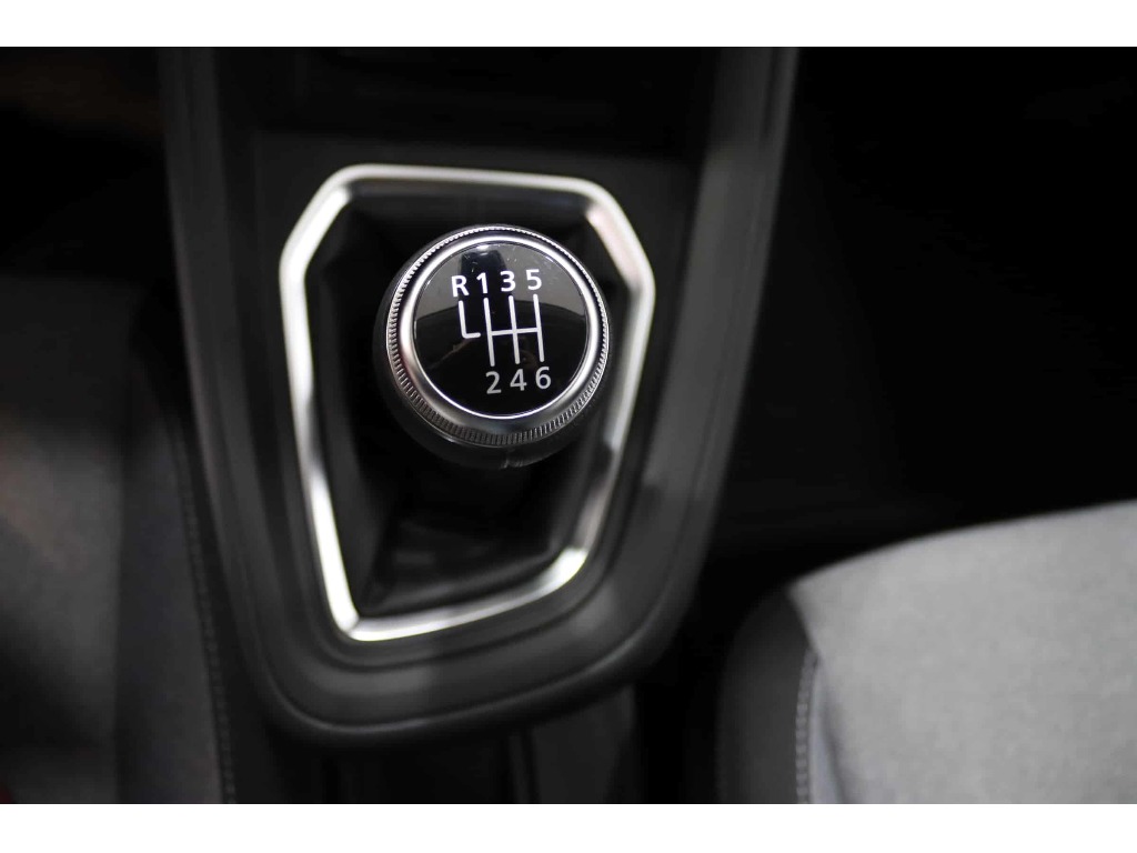 mitsubishi-colt-2024-gasolina-999cc